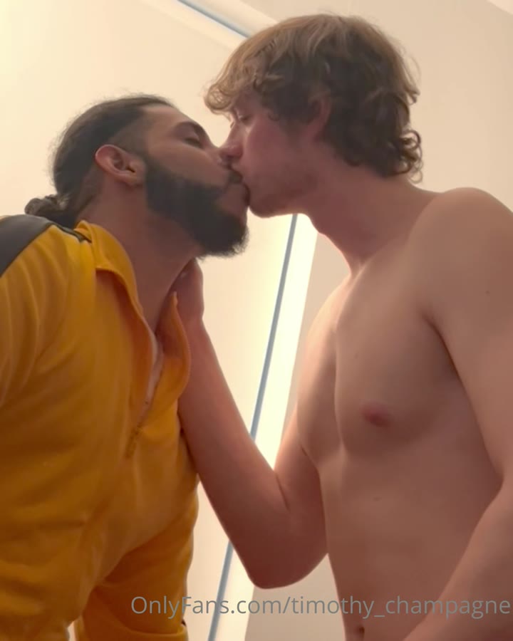 17 Timothy Champagne suck,fuck and hot kisses!