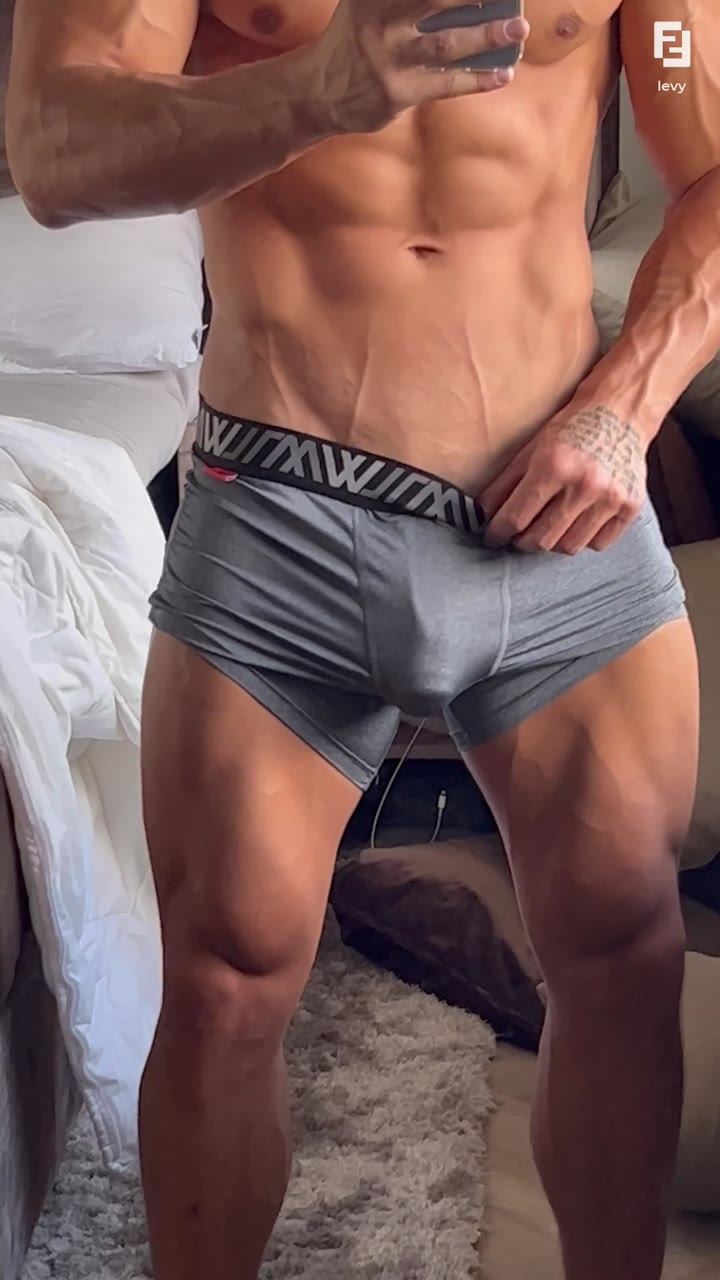 17  Muscle daddy Levy Van Wilgen Gay Cock Cum