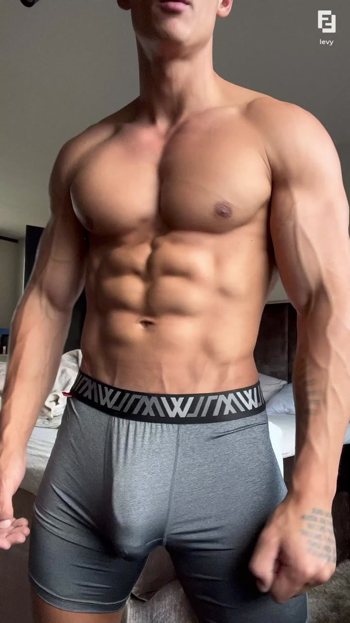 23  Muscle daddy Levy Van Wilgen Gay Cock Cum