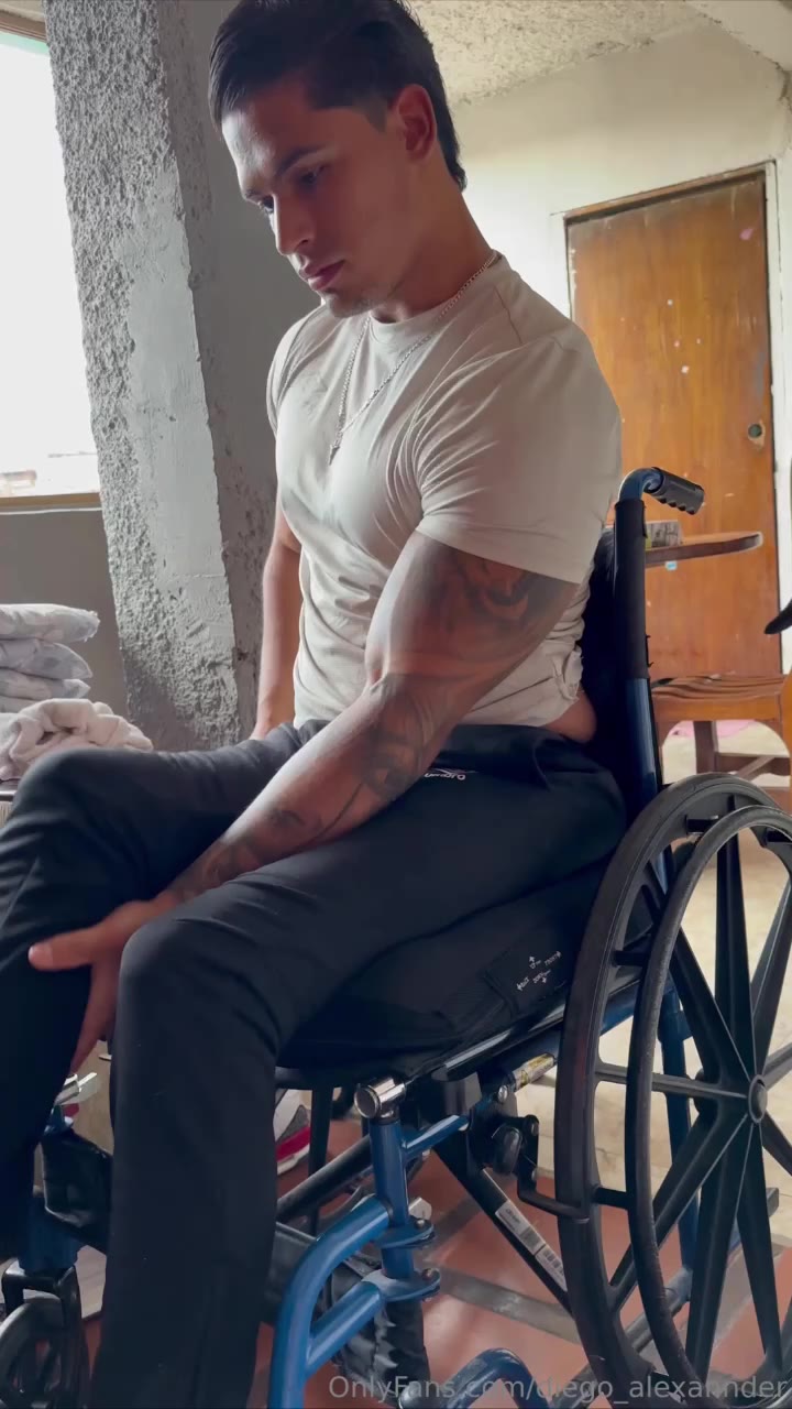 35 Disabled Latino hunk Diego Alexannder diego_alexannder onlyfans porn leaked