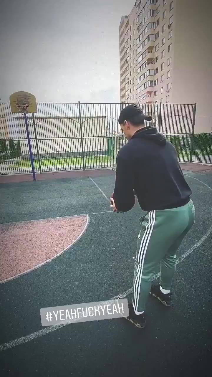 2 russian muscle hunk jerk off