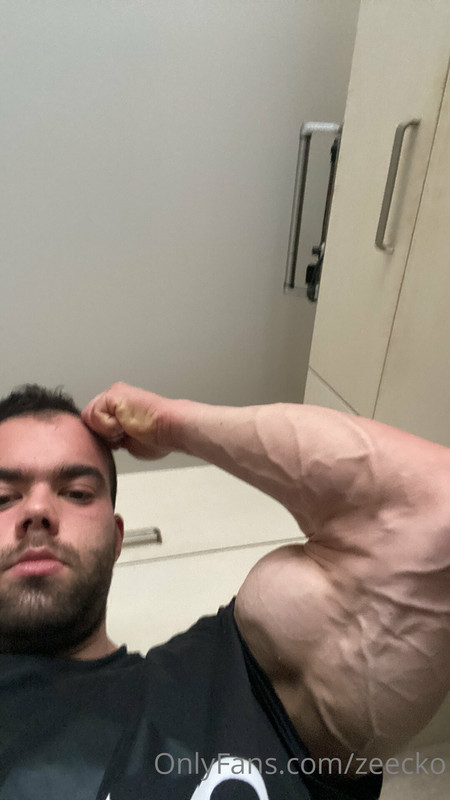 224 Massive bodybuilder Pavel Červinka zeecko onlyfans porn