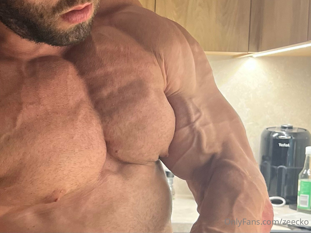 227 Massive bodybuilder Pavel Červinka zeecko onlyfans porn