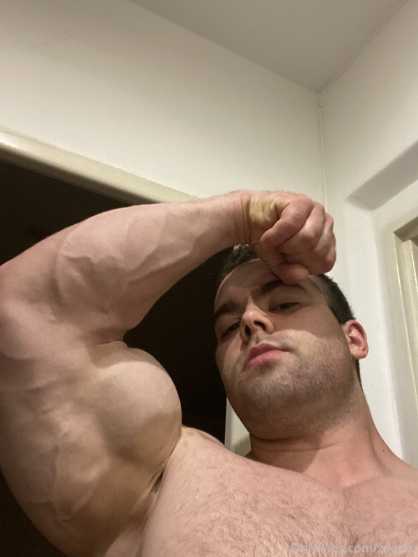 235 Massive bodybuilder Pavel Červinka zeecko onlyfans porn
