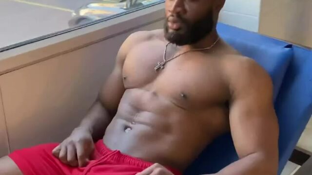 68 black Muscle stud Nwaezy_ Steven Gray OnlyFans porn