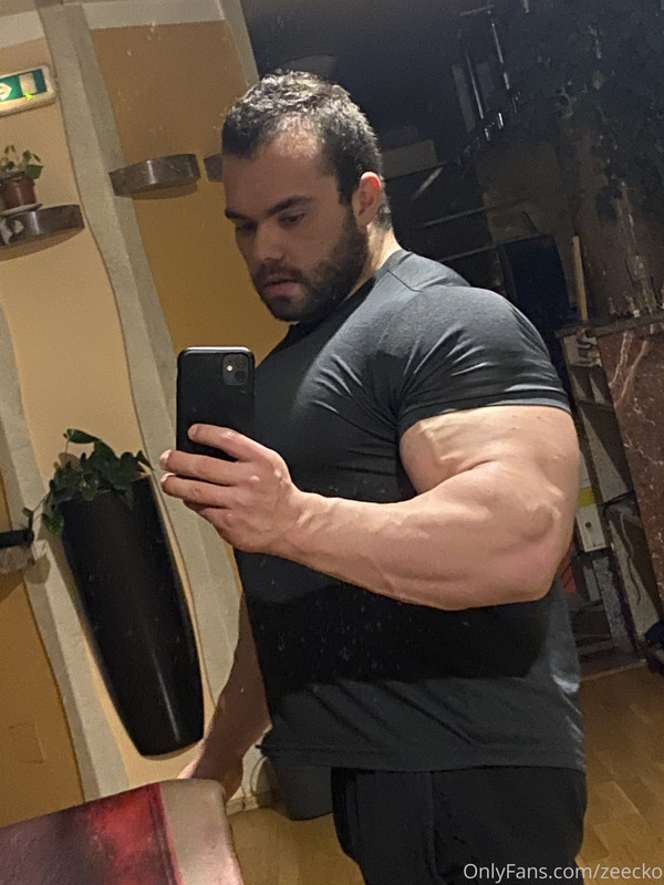 252 Massive bodybuilder Pavel Červinka zeecko onlyfans porn