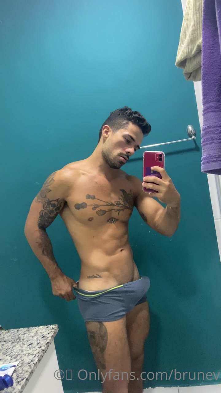 21 Brazilian hunk Brunev Onlyfans Porn LEAKED