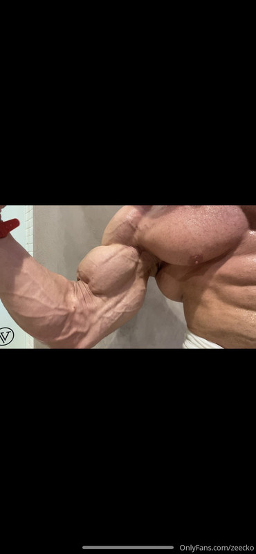 173 Massive bodybuilder Pavel Červinka zeecko onlyfans porn