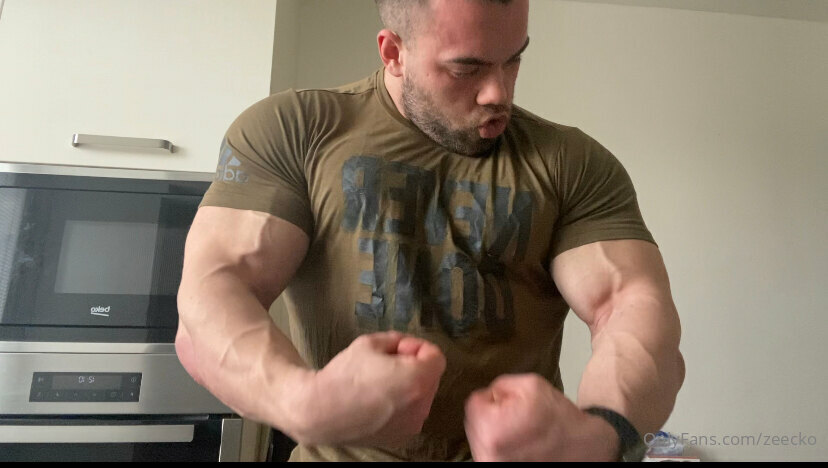204 Massive bodybuilder Pavel Červinka zeecko onlyfans porn