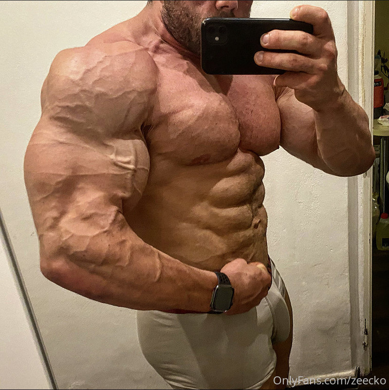 218 Massive bodybuilder Pavel Červinka zeecko onlyfans porn