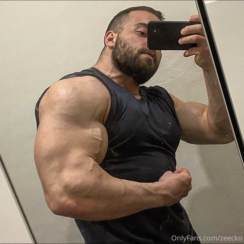 220 Massive bodybuilder Pavel Červinka zeecko onlyfans porn