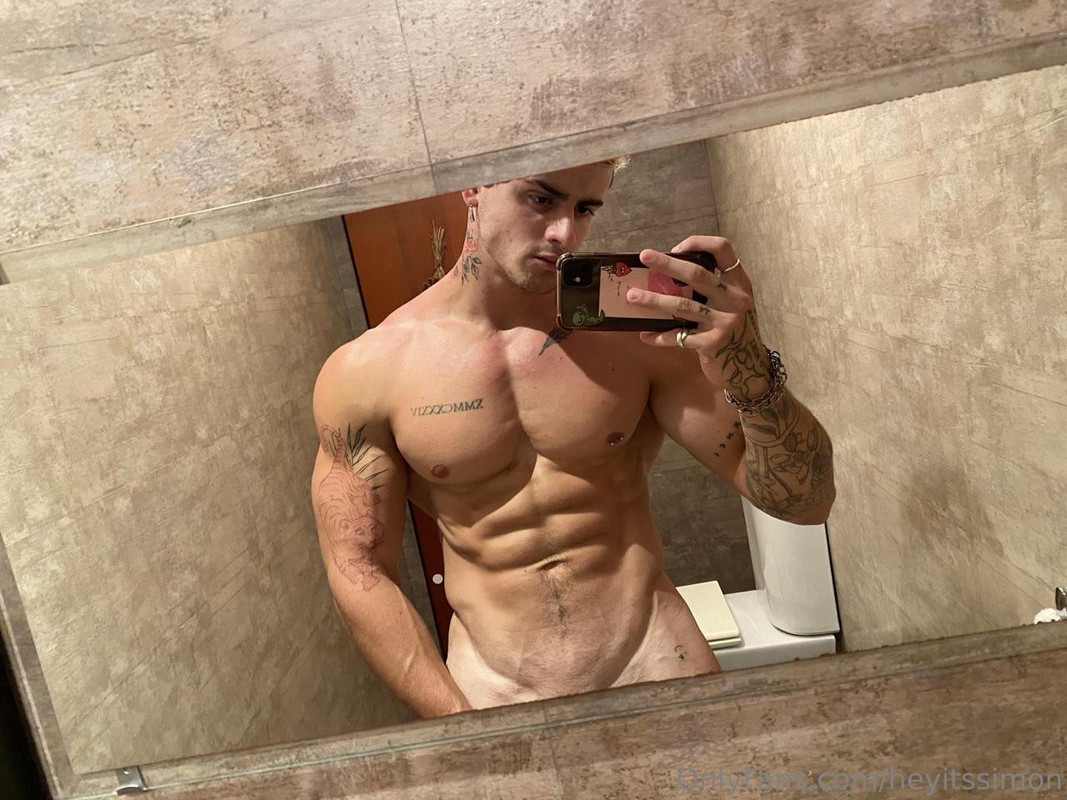 11 Simón Costa heyitssimon sexy cock