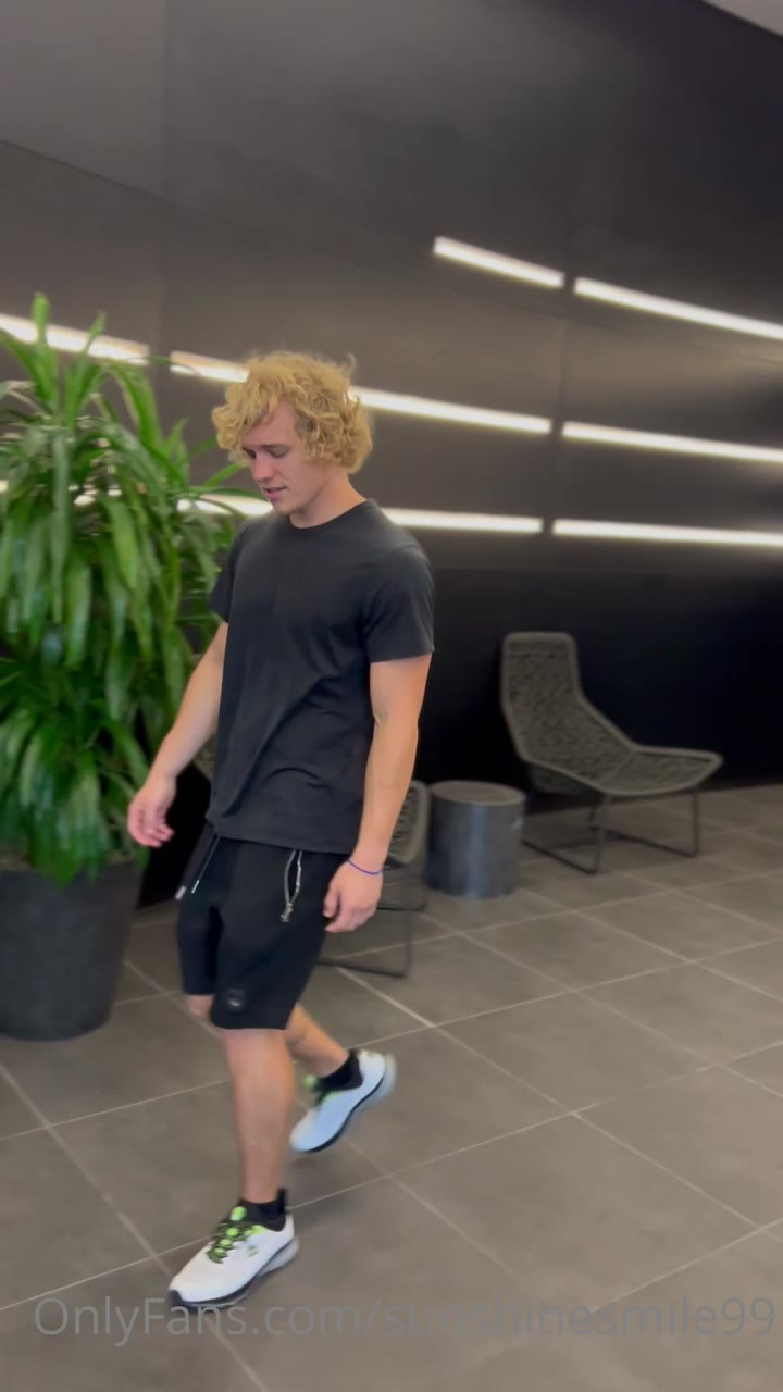 246 Curly Haired jock Owen Lindberg sunshinesmile99 onlyfans porn