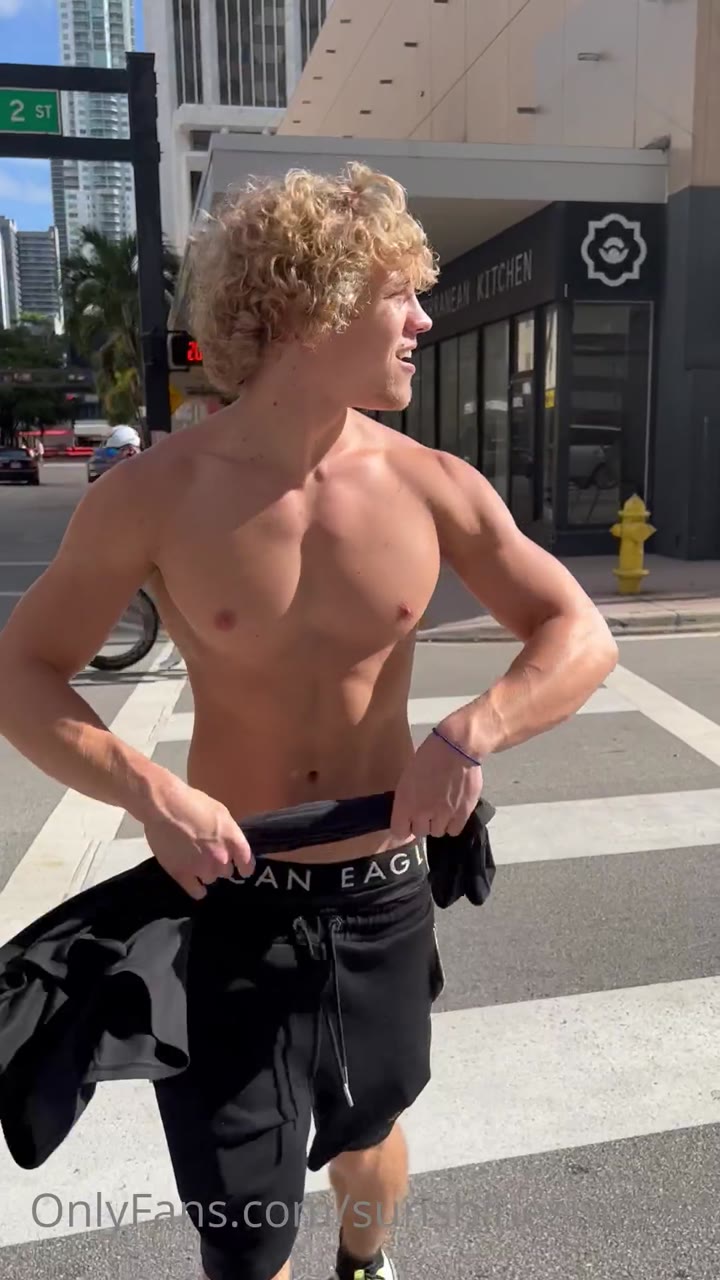 264 Curly Haired jock Owen Lindberg sunshinesmile99 onlyfans porn