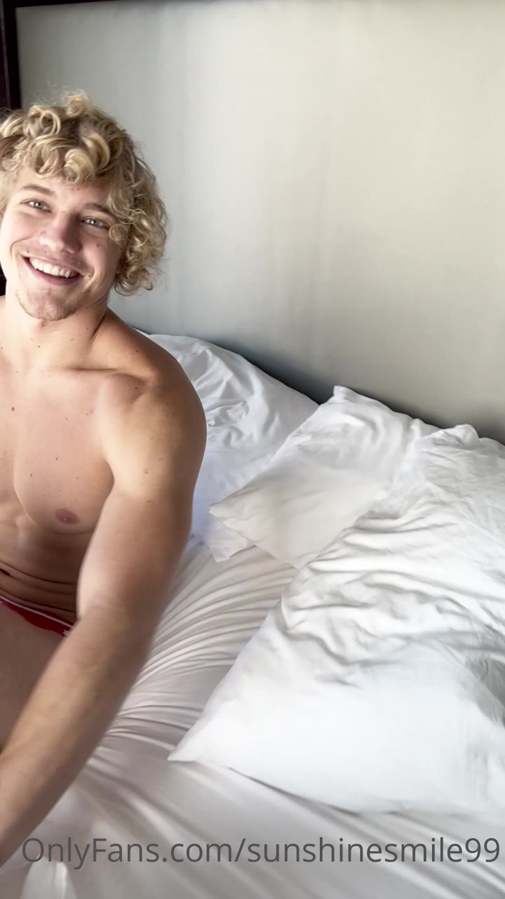 281 Curly Haired jock Owen Lindberg sunshinesmile99 onlyfans porn