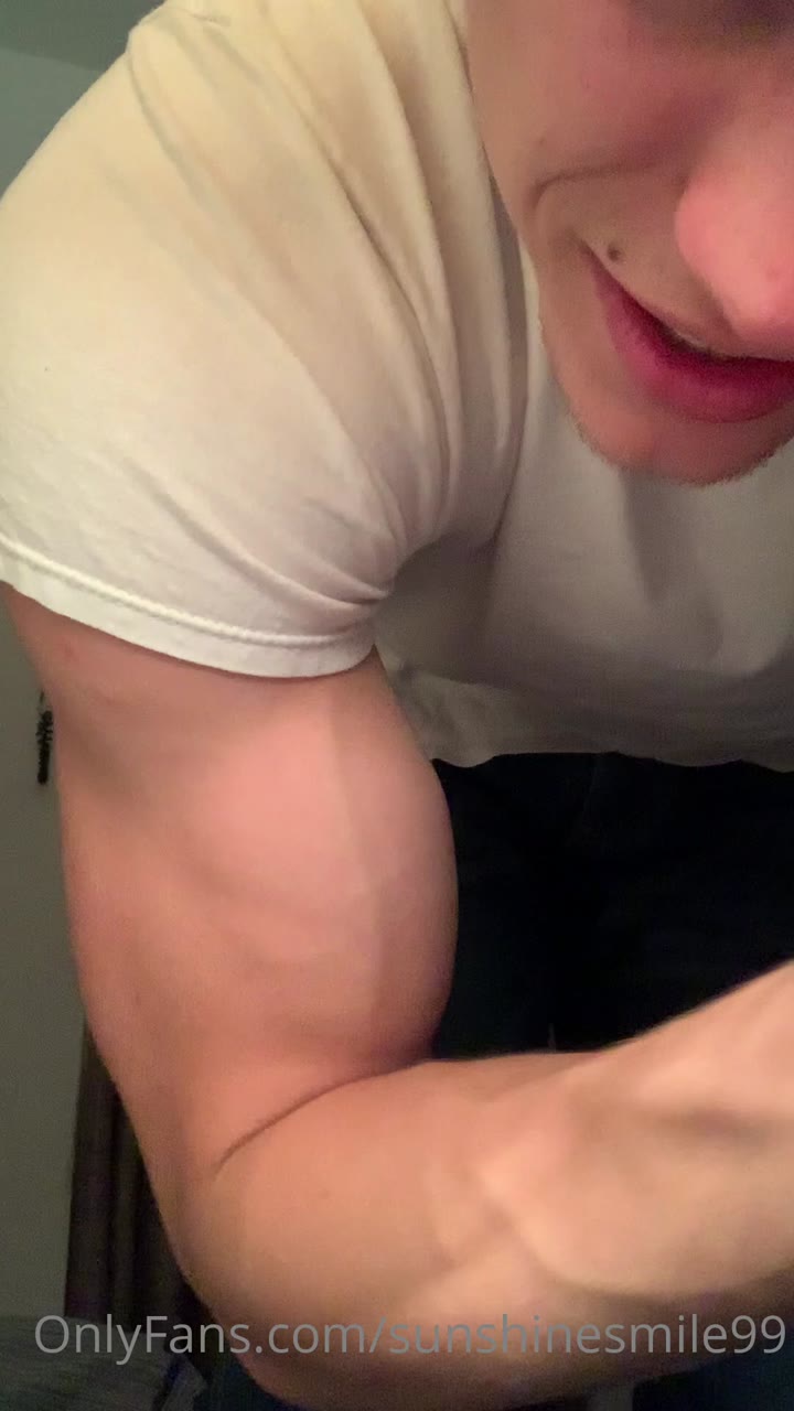 291 Curly Haired jock Owen Lindberg sunshinesmile99 onlyfans porn