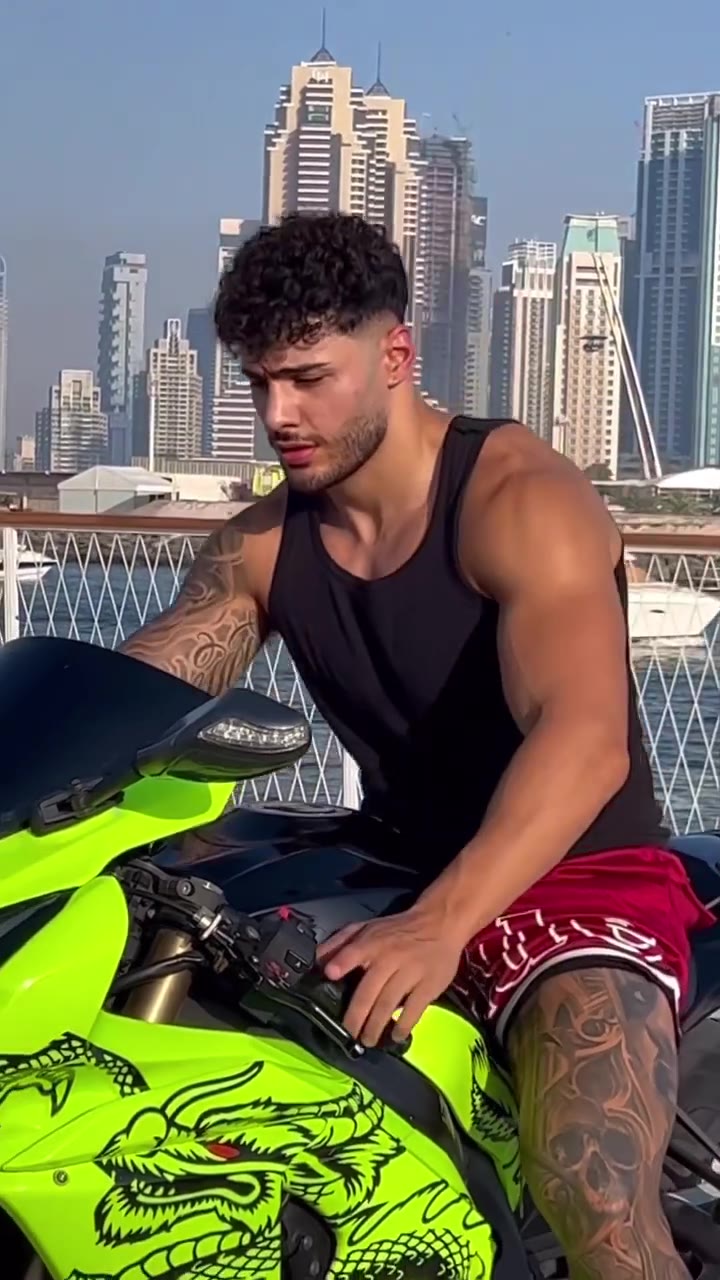 15 Arab KURDISH Muscular Prince Onlyfans