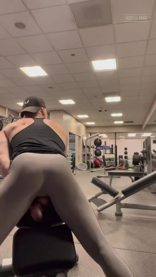 587  Beefy hunk Wiccan gymbulge gym.bulge OnlyFans porn