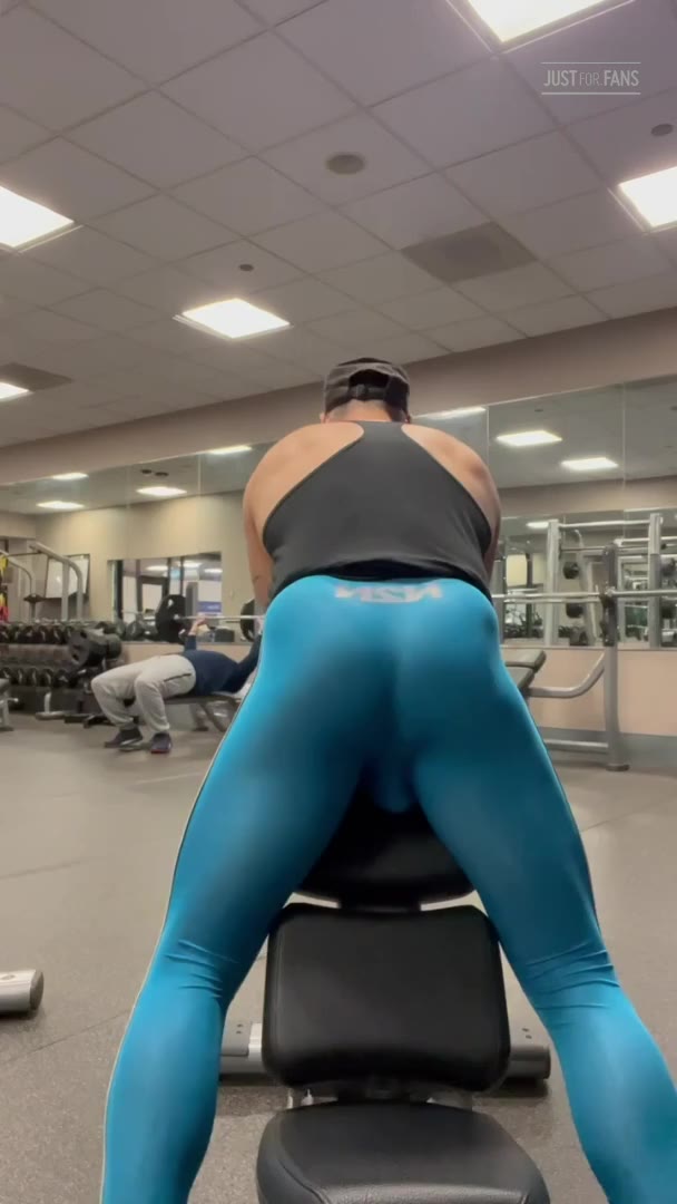 582  Beefy hunk Wiccan gymbulge gym.bulge OnlyFans porn