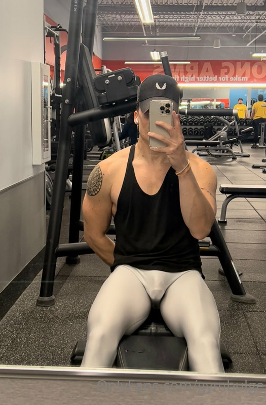 140  Beefy hunk Wiccan gymbulge gym.bulge OnlyFans porn