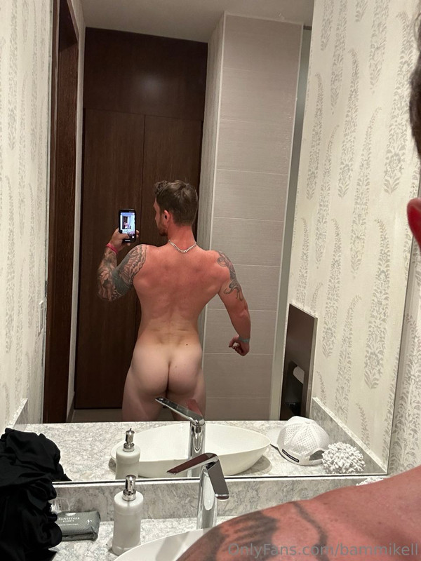 2 Sexy hunk Bam Mikell bammikell OnlyFans porn