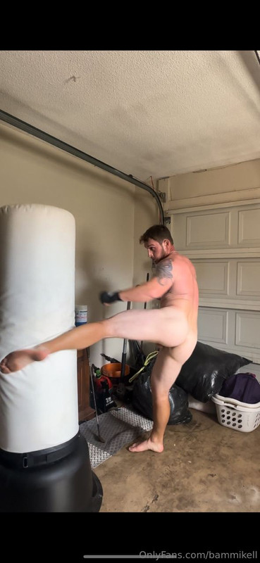 33 Sexy hunk Bam Mikell bammikell OnlyFans porn