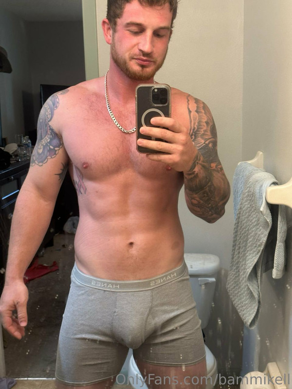 82 Sexy hunk Bam Mikell bammikell OnlyFans porn