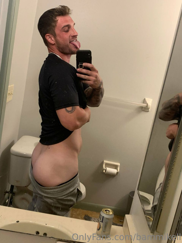 104 Sexy hunk Bam Mikell bammikell OnlyFans porn