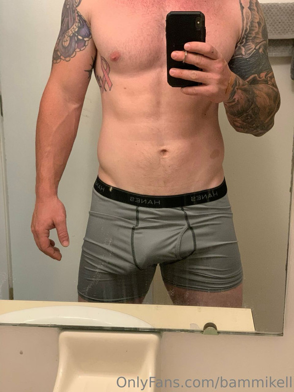 122 Sexy hunk Bam Mikell bammikell OnlyFans porn