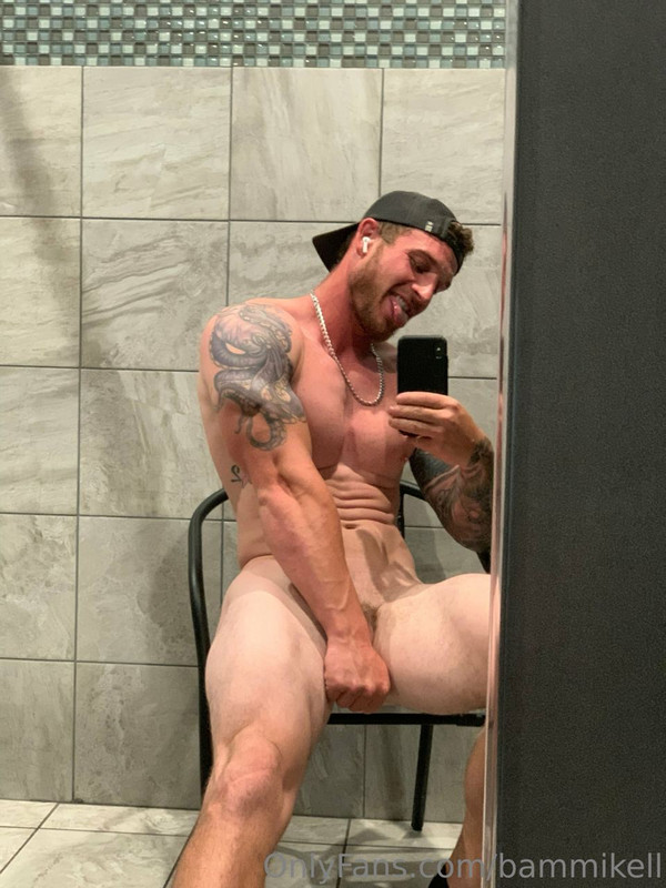 126 Sexy hunk Bam Mikell bammikell OnlyFans porn