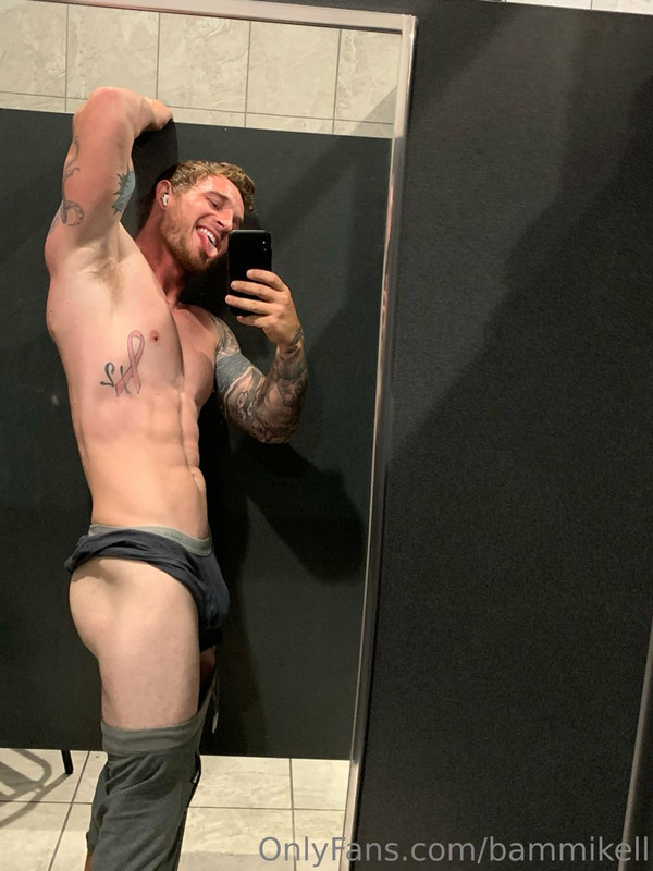 132 Sexy hunk Bam Mikell bammikell OnlyFans porn
