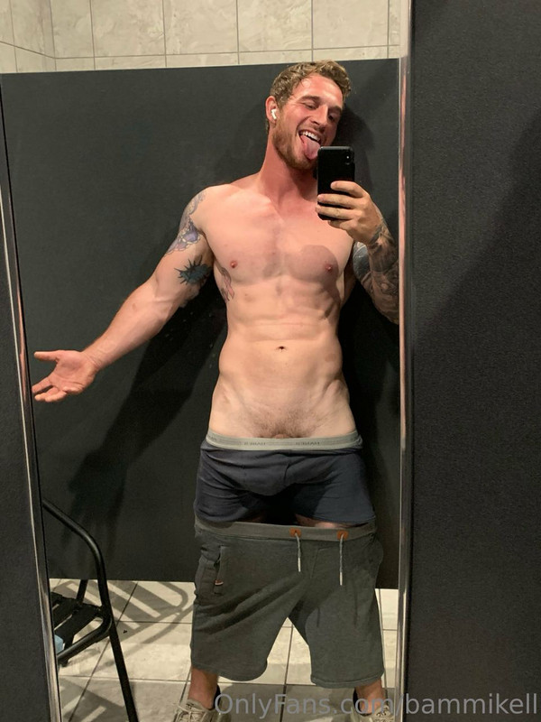 135 Sexy hunk Bam Mikell bammikell OnlyFans porn