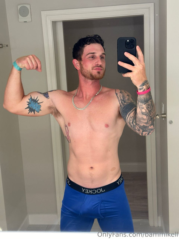 136 Sexy hunk Bam Mikell bammikell OnlyFans porn