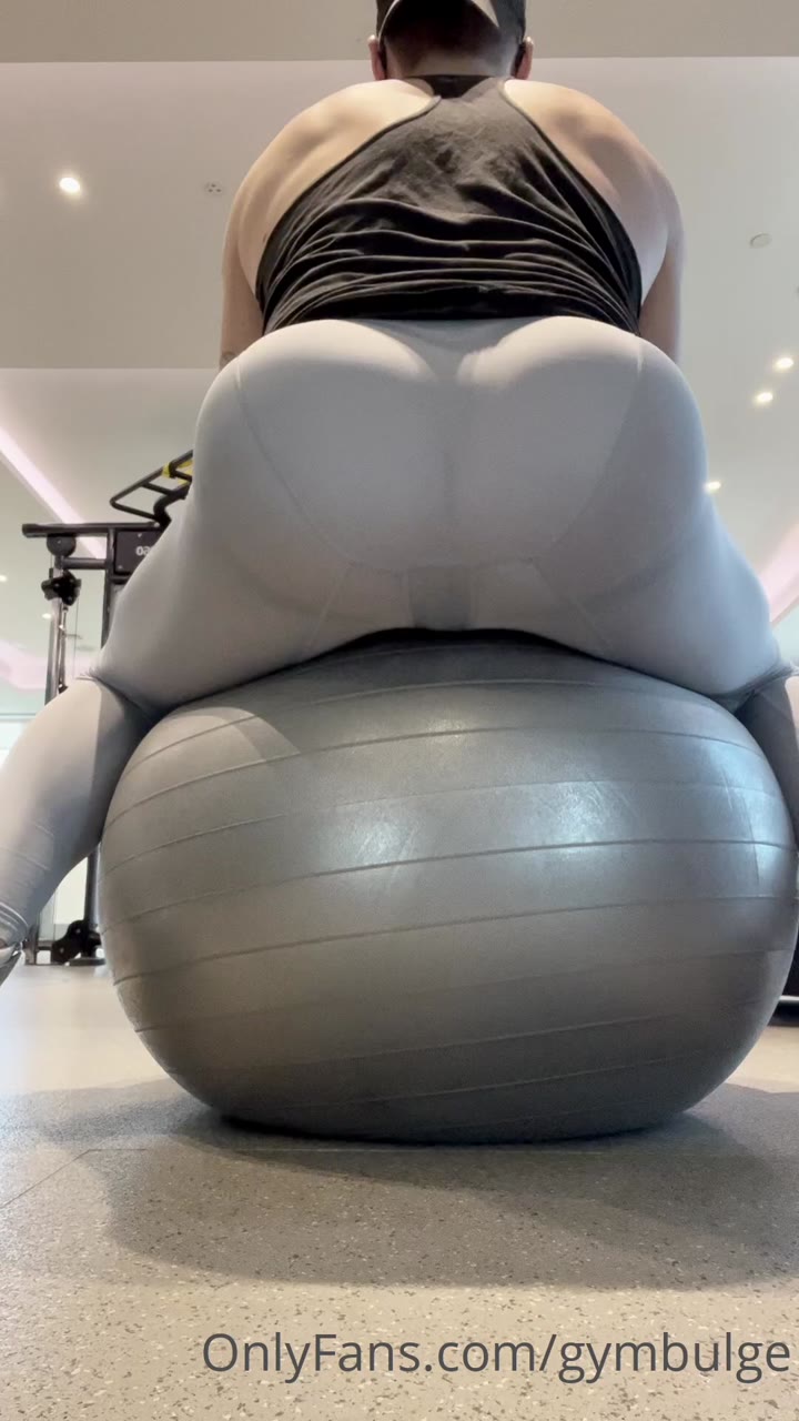 19  sexy hunk Wiccan gymbulge gym.bulge OnlyFans porn