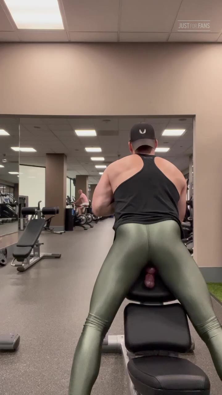 573  Beefy hunk Wiccan gymbulge gym.bulge OnlyFans porn