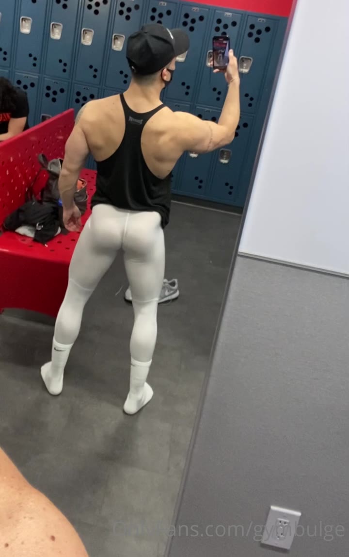 52  sexy hunk Wiccan gymbulge gym.bulge OnlyFans porn