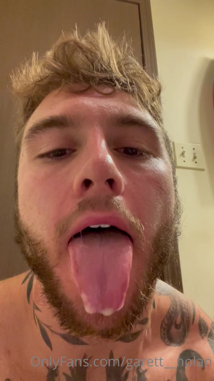 Exposed Hunk Garett Nolan camgirl