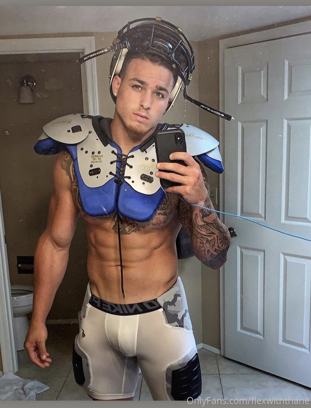 11 Tattooed muscle boxer Thane Wadams flexwiththane Onlyfans porn leaked