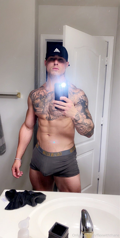 14 Tattooed muscle boxer Thane Wadams flexwiththane Onlyfans porn leaked