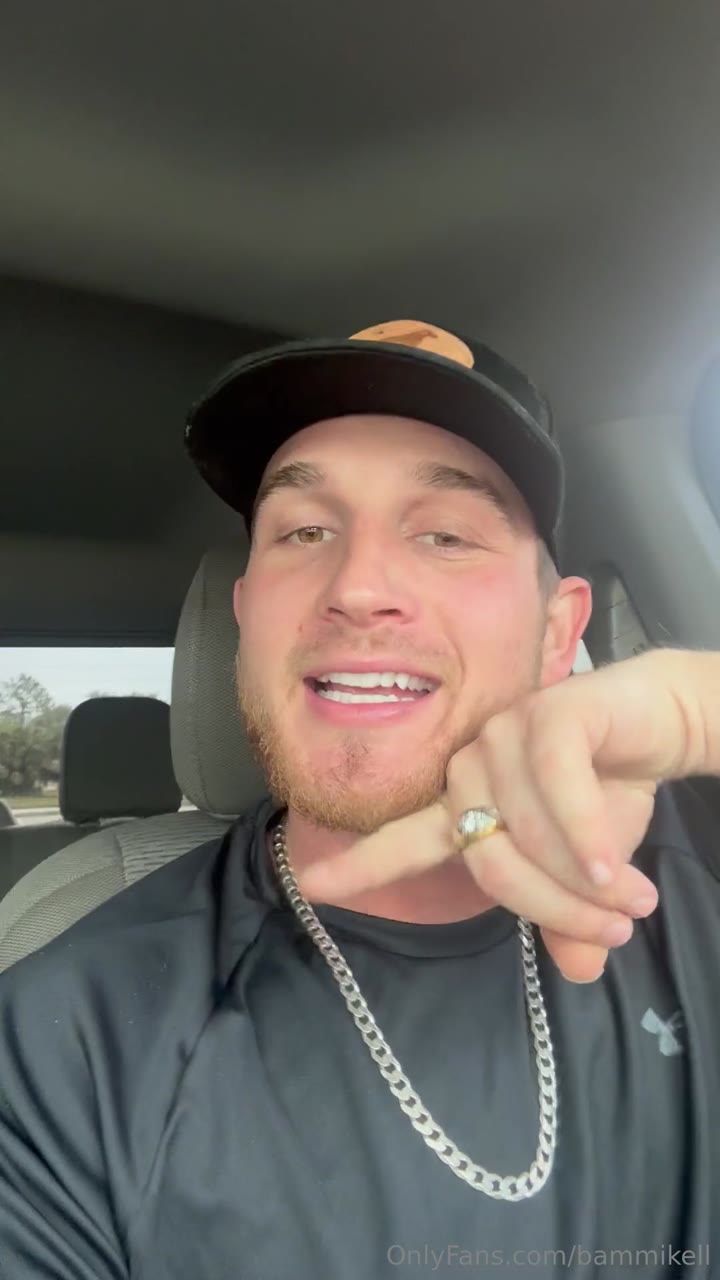 141 Sexy hunk Bam Mikell bammikell OnlyFans porn