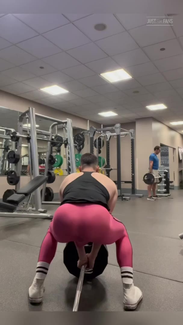 599  Beefy hunk Wiccan gymbulge gym.bulge OnlyFans porn