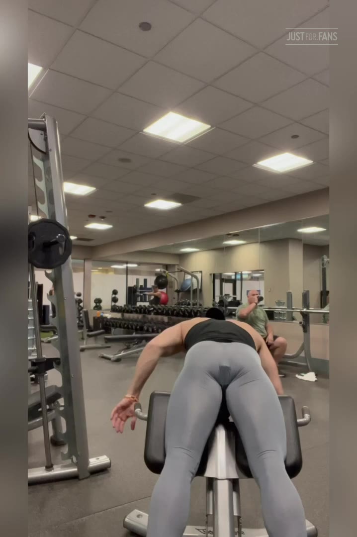 593  Beefy hunk Wiccan gymbulge gym.bulge OnlyFans porn