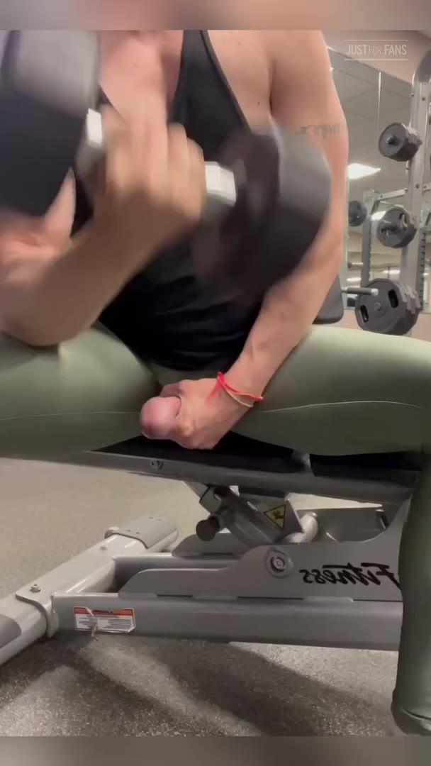 600  Beefy hunk Wiccan gymbulge gym.bulge OnlyFans porn