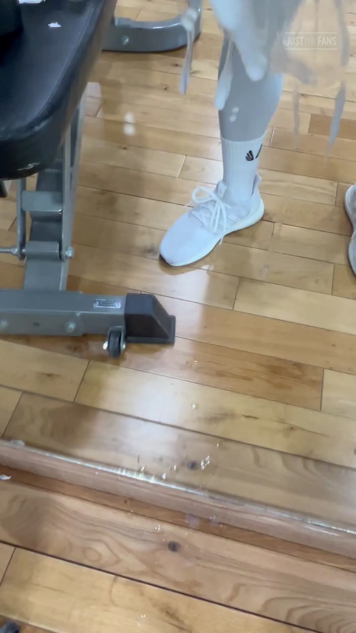 510  Beefy hunk Wiccan gymbulge gym.bulge OnlyFans porn