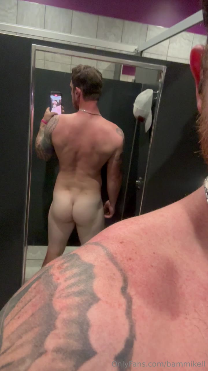 138 Sexy hunk Bam Mikell bammikell OnlyFans porn