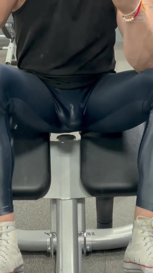 594  Beefy hunk Wiccan gymbulge gym.bulge OnlyFans porn