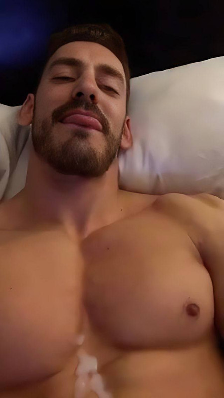2 Sexy Muscle hunk