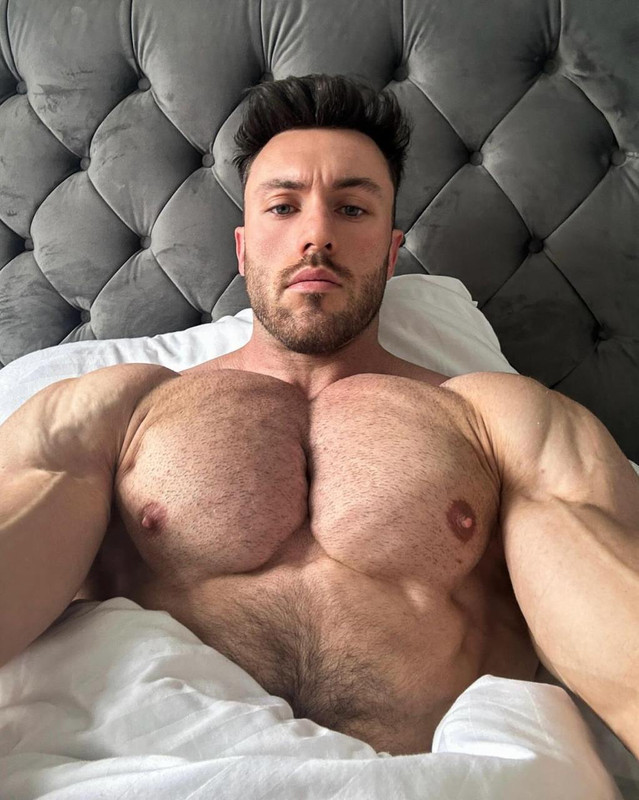 7 Sexy Muscle hunk