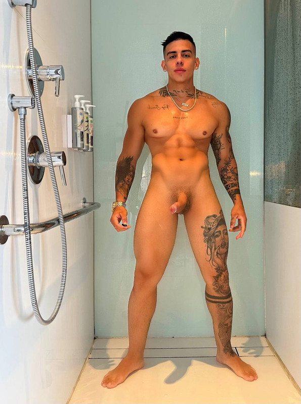 24 Sexy Muscle hunk