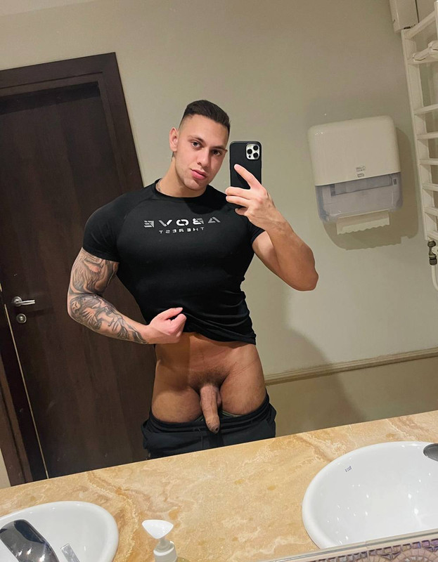 13 Sexy Muscle hunk